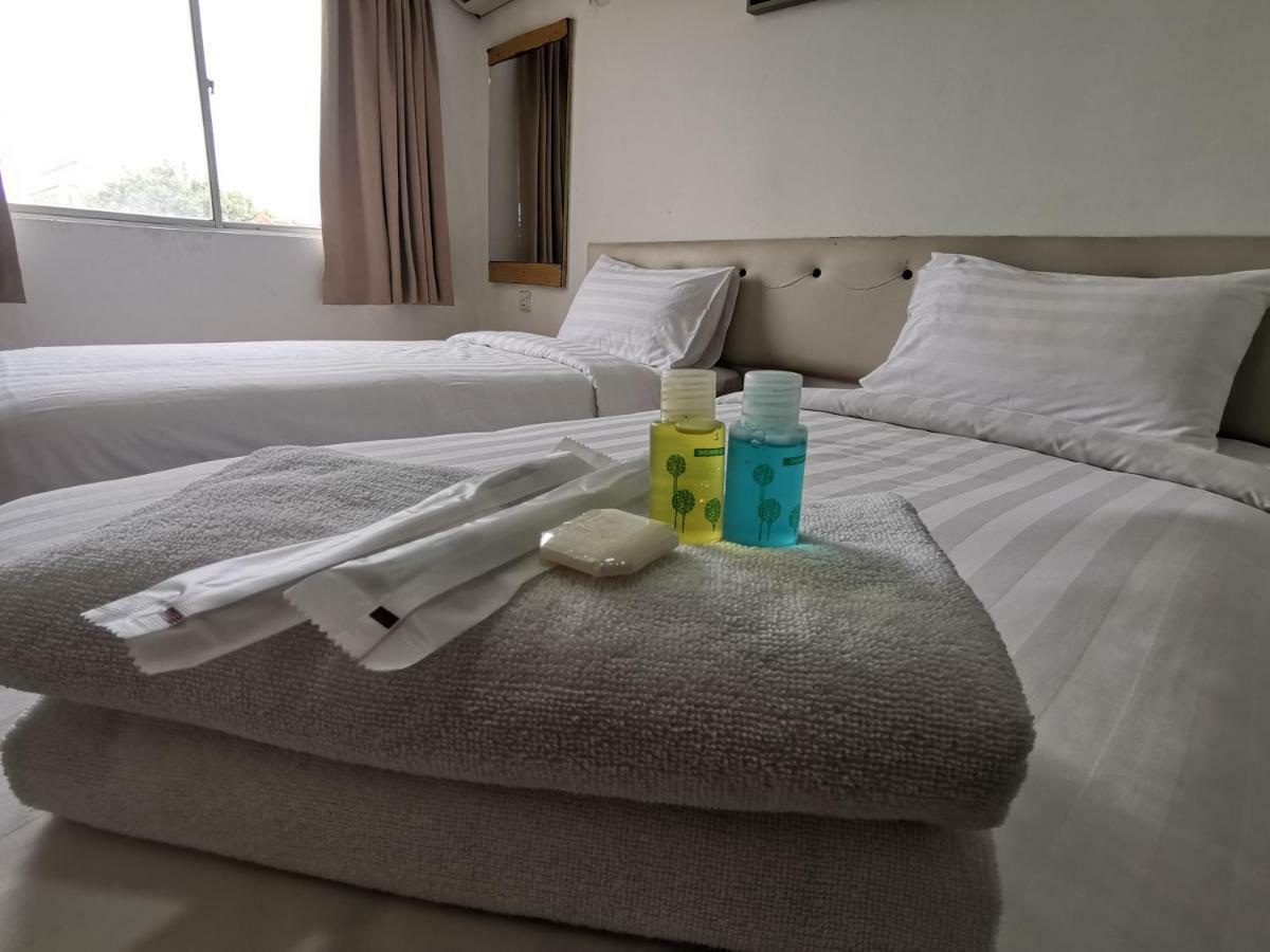 De Ocean Hotel Malacca Buitenkant foto
